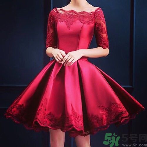 男生喜歡女友穿什么衣服?特別的1天穿上男友會(huì)喜歡的服裝