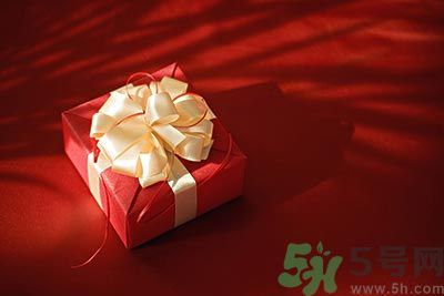 女子結(jié)婚閨蜜沒送禮 閨蜜結(jié)婚送什么禮物最好最特殊