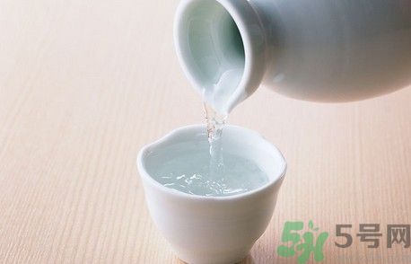 白酒能代替料酒做菜嗎？白酒可以用來做菜嗎？