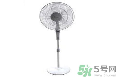 寶寶可以吹電風(fēng)扇嗎？寶寶多大了可以吹電風(fēng)扇？