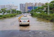 路面雨水多深車輛不宜通行？車輛在雨水中行駛要注意什么？