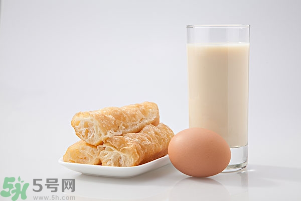 豆奶粉結(jié)塊還能喝嗎？豆奶粉分層還能喝嗎？