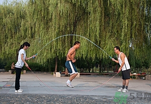 跳繩減肥快還是跑步減肥快？跳繩減肥最佳時(shí)間是什么時(shí)候？