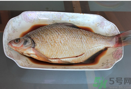 鯽魚死了還能吃嗎？死鯽魚能吃嗎？