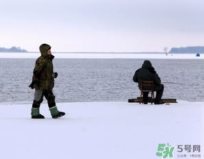 冬天釣魚用什么餌料？冬天釣魚用什么小藥？