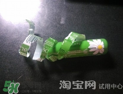 小甘菊唇膏小孩能用嗎？herbacin賀本清小甘菊唇膏小孩可以用嗎？