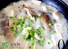 鯽魚(yú)豆腐湯的營(yíng)養(yǎng)價(jià)值 鯽魚(yú)豆腐湯的功效與作用及做法