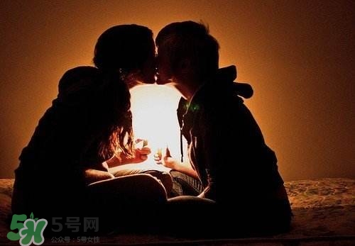 接吻時女生的生理反應是什么？怎么接吻教程