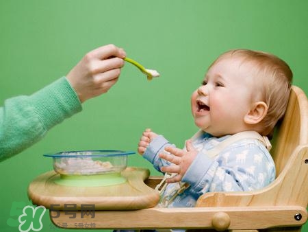 六個(gè)月寶寶輔食食譜 六個(gè)月輔食吃什么