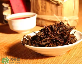 普洱茶發(fā)霉了怎么處理？普洱茶發(fā)霉了還能喝嗎？