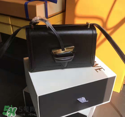 loewe三角包正品多少錢？羅意威巴塞羅那三角包專柜價(jià)格