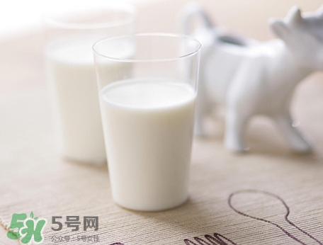 胃脹氣可以喝牛奶嗎？胃脹氣喝牛奶會(huì)怎樣？