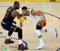 under armour curry4怎么樣？庫里第四代簽名鞋總決賽戰(zhàn)靴細節(jié)諜照