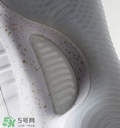 under armour curry4怎么樣？庫里第四代簽名鞋總決賽戰(zhàn)靴細節(jié)諜照