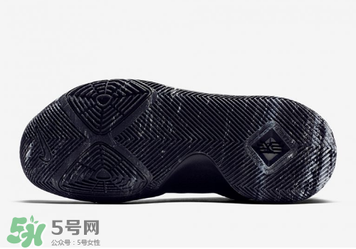 nike kyrie 3 triple black多少錢？耐克歐文3代純黑配色專柜價(jià)格