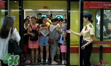 為什么開設(shè)女性車廂？應(yīng)不應(yīng)該開設(shè)女性車廂