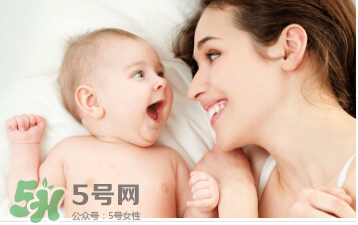 母乳喂養(yǎng)胸部一大一小怎么辦？母乳喂養(yǎng)會(huì)導(dǎo)致胸不對(duì)稱(chēng)嗎？