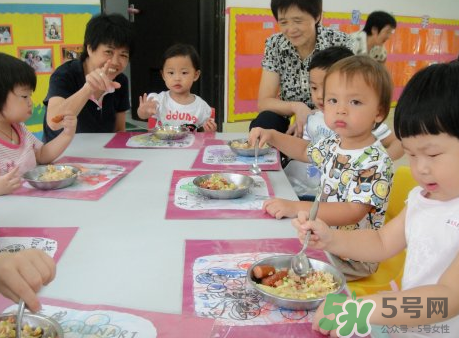 寶寶不去幼兒園可以嗎？寶寶可以不上幼兒園嗎？