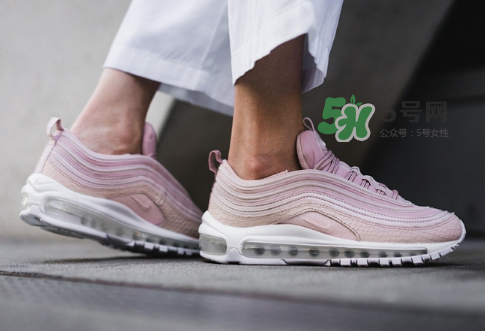 nike air max 97粉色蛇皮怎么樣_上腳效果好看嗎？