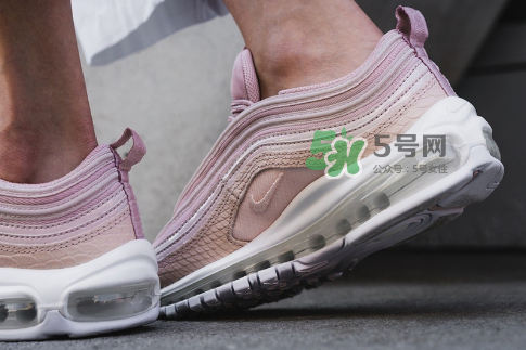 nike air max 97粉色蛇皮怎么樣_上腳效果好看嗎？