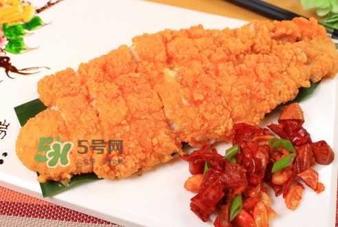 金鱒魚清蒸為什么變黑？食用金鱒魚有什么好處