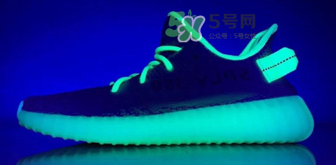 adidas yeezy boost 350 v2黃斑馬是夜光的嗎？