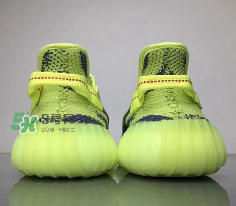 adidas yeezy boost 350 v2黃斑馬是夜光的嗎？