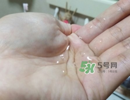 御泥坊水潤茶萃微囊黑面膜怎么用？