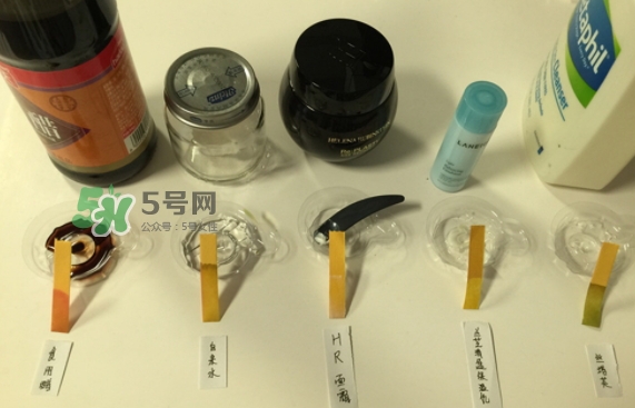 hr黑繃帶對(duì)痘痘有用嗎？赫蓮娜黑繃帶面霜使用心得