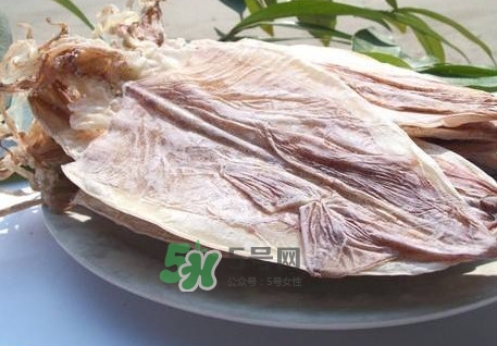 魷魚干可以煲湯嗎？魷魚干可以燉湯嗎