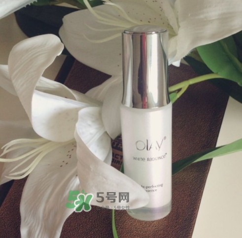 olay玉蘭油小白瓶小綠瓶哪個好？olay小白瓶小綠瓶區(qū)別