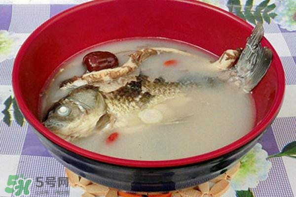 產(chǎn)婦鯽魚湯什么時候喝？產(chǎn)婦鯽魚湯放調(diào)料嗎？