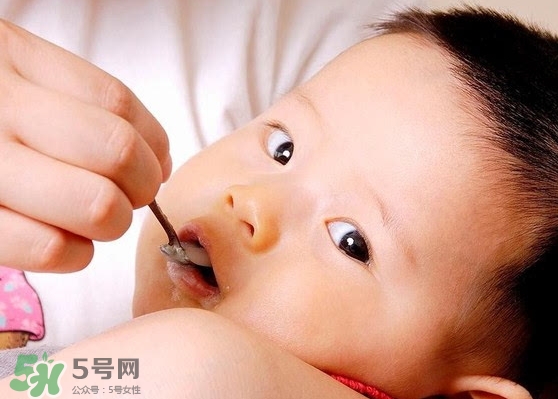 母乳喂養(yǎng)胸部會(huì)變形嗎？如何避免產(chǎn)后乳房變形？