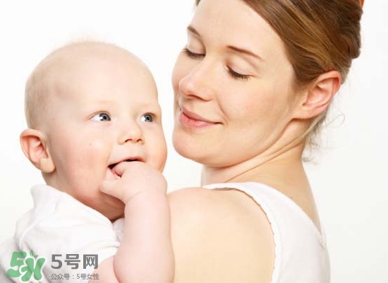 母乳喂養(yǎng)胸部會(huì)變形嗎？如何避免產(chǎn)后乳房變形？