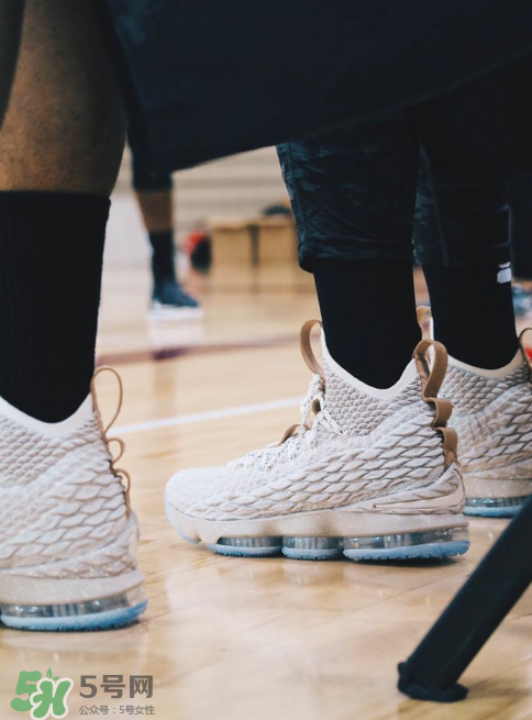 nike lebron 15 ghost什么時(shí)候發(fā)售_多少錢？