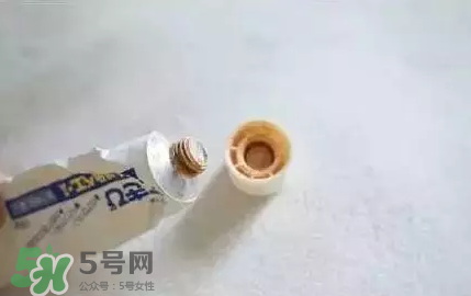 白兔暗瘡膏還是獅王祛痘膏好？兩款祛痘產(chǎn)品對比