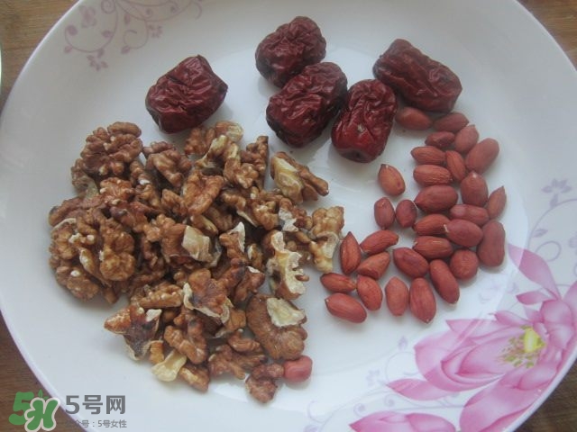 核桃可以和黃豆一起打豆?jié){嗎？核桃和什么一起打豆?jié){好？