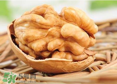 核桃磨成粉還有營養(yǎng)嗎？核桃粉和核桃哪個(gè)更好？