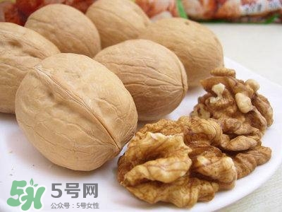 吃核桃對(duì)頭發(fā)有什么好處？為什么吃核桃對(duì)頭發(fā)生長(zhǎng)有好處？