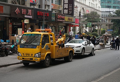 汽車拖車費能報嗎？汽車的前后拖車孔怎么打開？