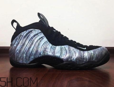 nike air foamposite one鮑魚噴實物什么樣？