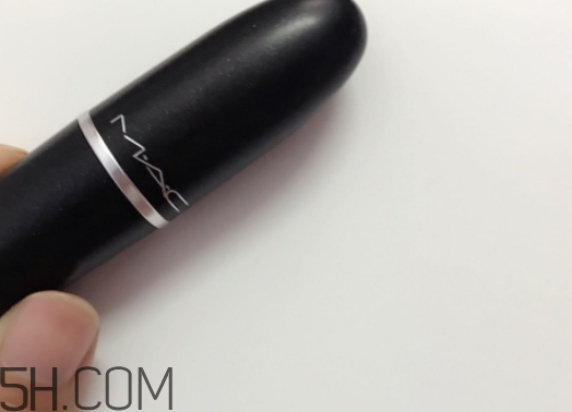 mac ladybug和ruby woo哪個(gè)好看_試色對(duì)比