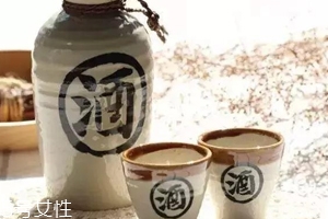 喝白酒有哪些好處？喝點(diǎn)白酒能激活腸胃