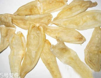 花膠燉牛奶用什么牛奶？普通鮮奶即可