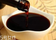 吃深色食物皮膚會變黑嗎？沒有科學(xué)根據(jù)