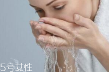 潔面乳和洗面奶是一種產(chǎn)品嗎？洗面奶適合干皮