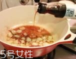 沒有冰箱臘腸怎么保存？懸掛陰涼通風處