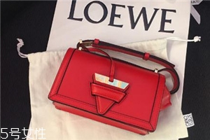 loewe包包一般多少錢(qián)？集奢華和實(shí)用于一身