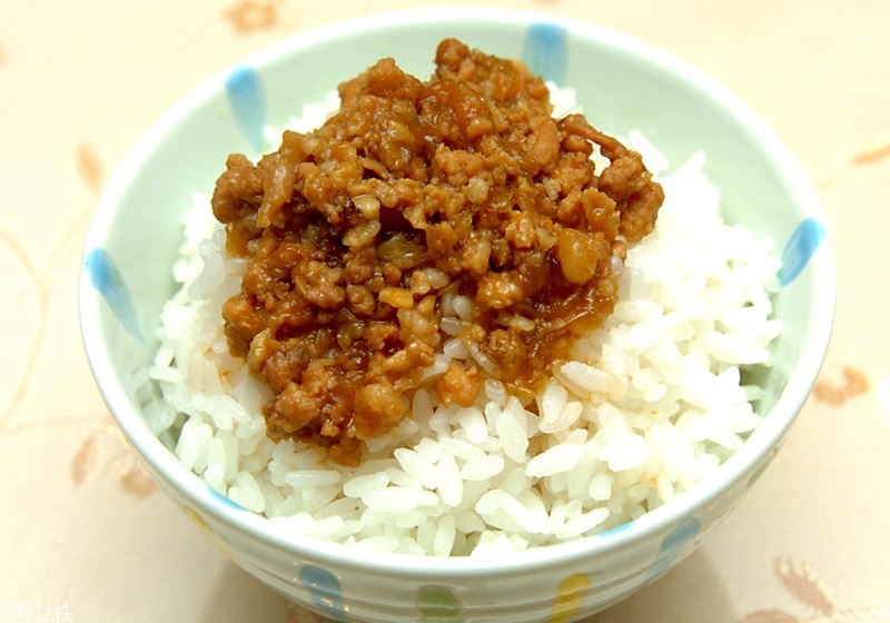 肉燥飯的正宗做法 配飯也重要