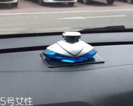 汽車香水座怎么加香水？用滴管注入原瓶